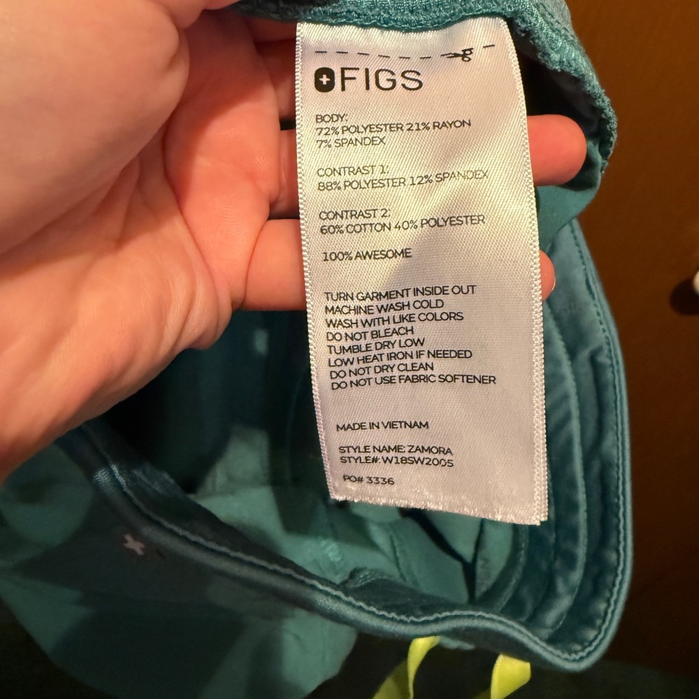 Figs Women’s Scrub Set - Picture 5 of 10